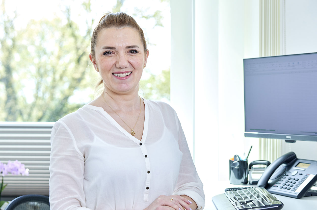 Besa Bajrami, Buchhalterin